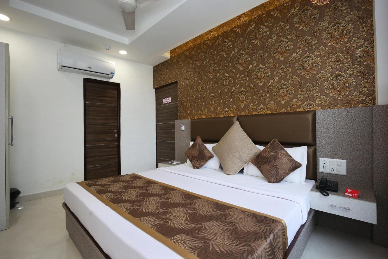 Oyo 9732 Amar Motel Nayagaon Extérieur photo