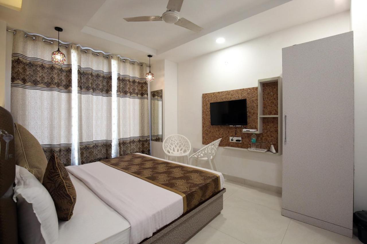 Oyo 9732 Amar Motel Nayagaon Extérieur photo
