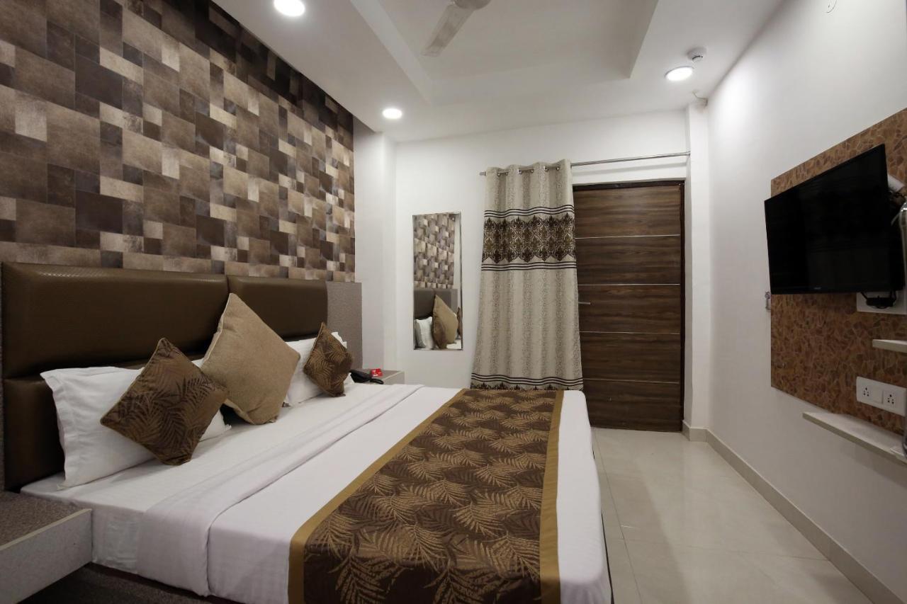 Oyo 9732 Amar Motel Nayagaon Extérieur photo